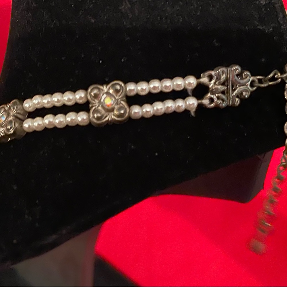 Elegant Pearl and Silver necklace